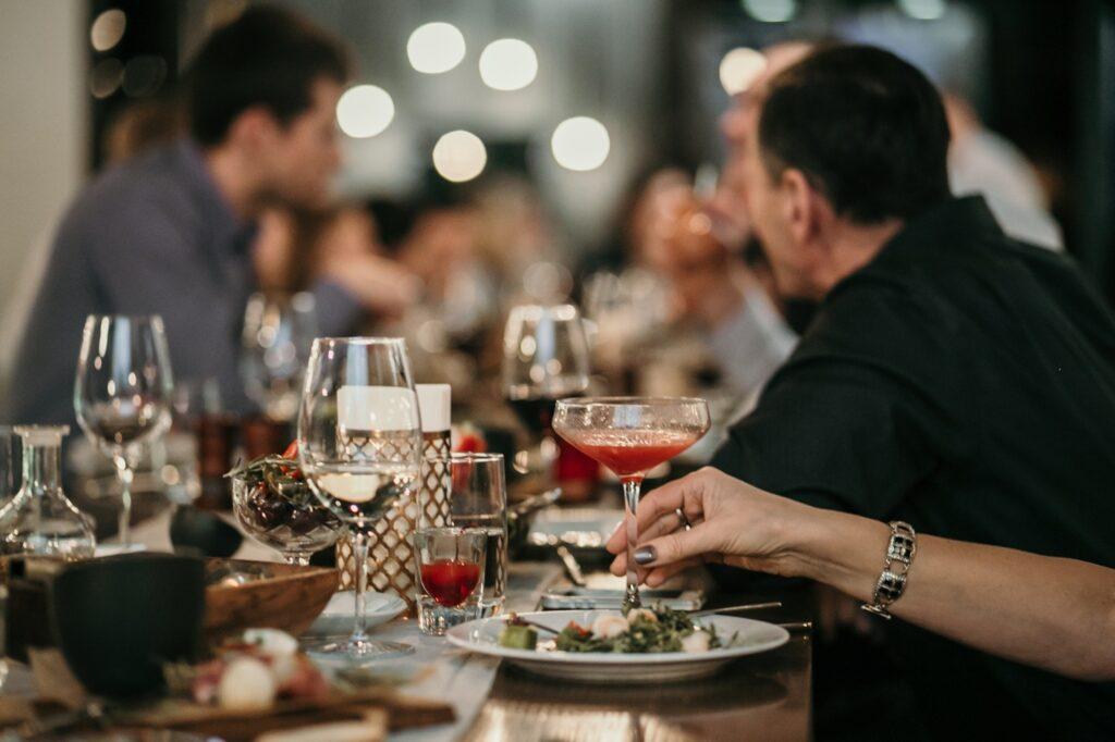 Lo que de verdad importa al elegir un sitio para tu evento: aforo, accesibilidad y servicios sin sustos