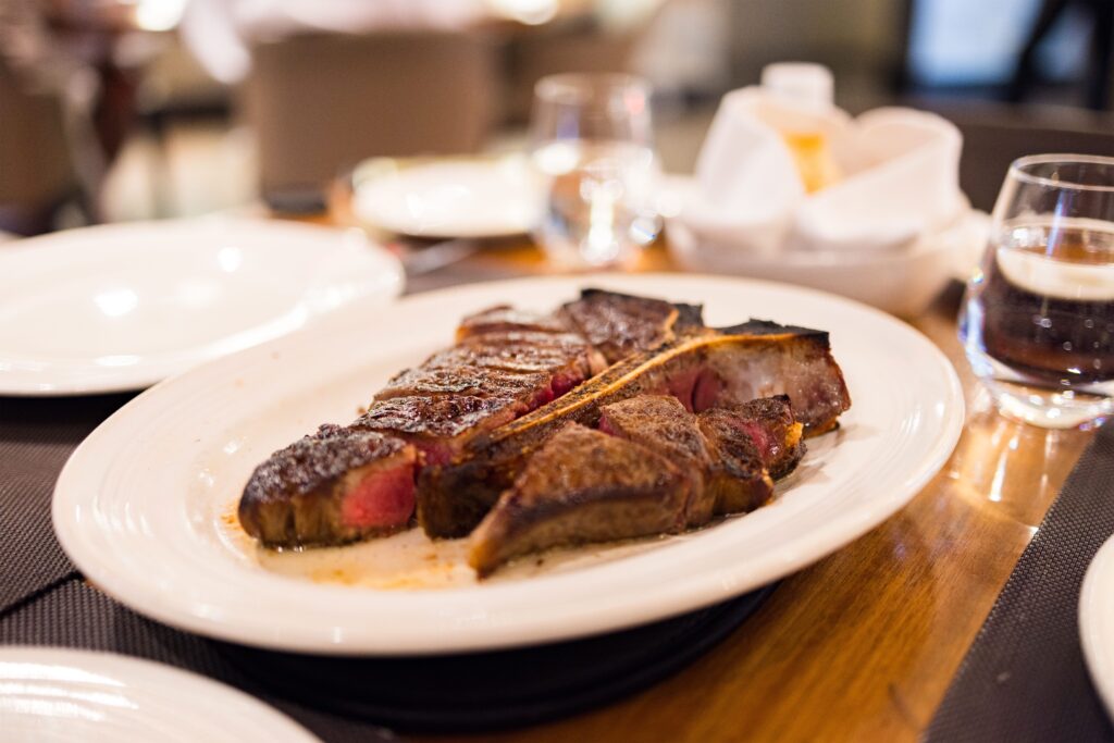 De la presa ibérica al T-bone: guía de cortes para carnes a la brasa